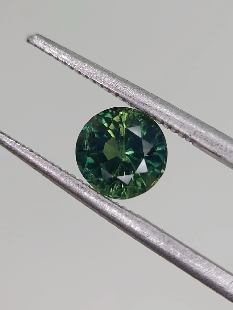 1.3ct Bluish Green Natural Round Faceted Sapphire from Nigeria — view 4